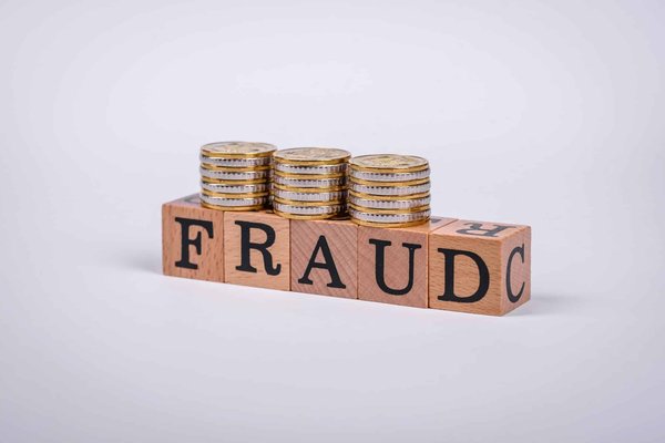 Comment les réseaux de neurones convolutifs (CNN) révolutionnent-ils la détection de fraudes en ligne?